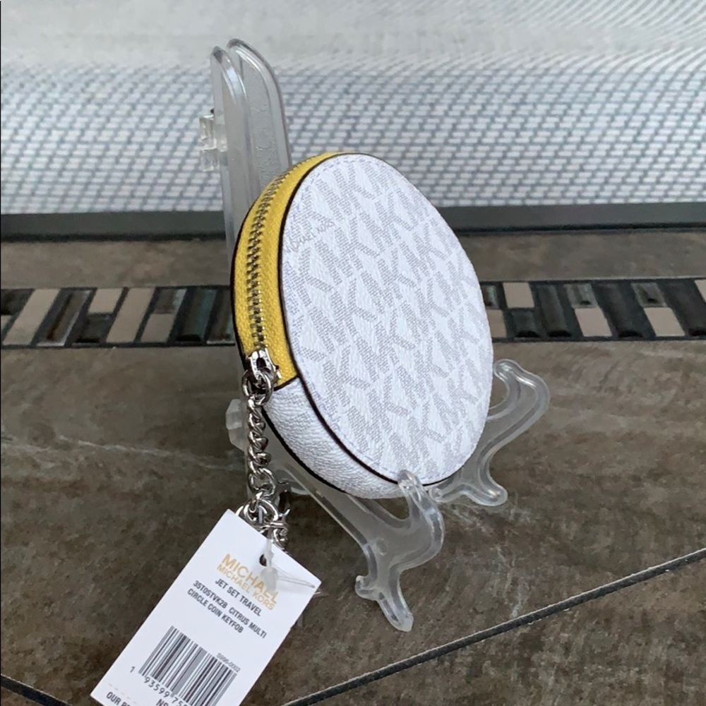MICHAEL KORS JET SET TRAVEL CIRCLE COIN KEYFOB - Picture 12 of 14